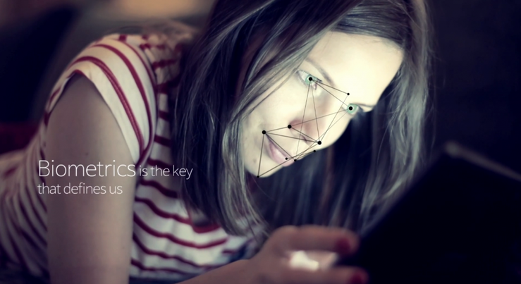 visage féminin dont le straits principaux sont reliés par un système de reconnaissance faciale. Texte en anglais : biometrics are the key that defines us.